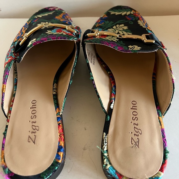 Brocade buckle flat mule shoe - Picture 6 of 9